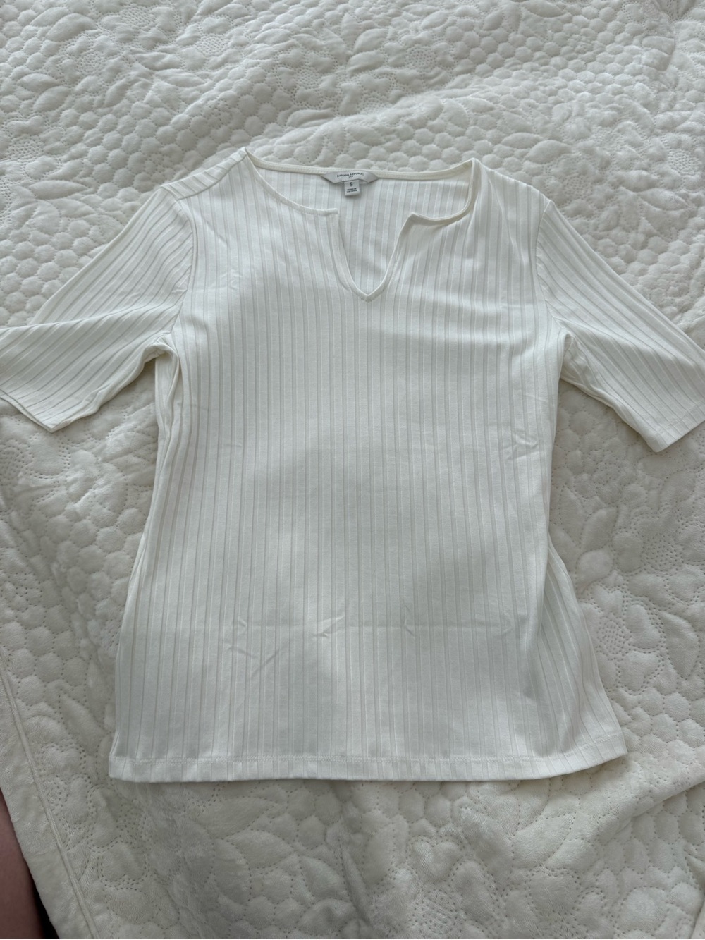 Banana Republic White Ribbed Short-Sleeve Split-Neck Top